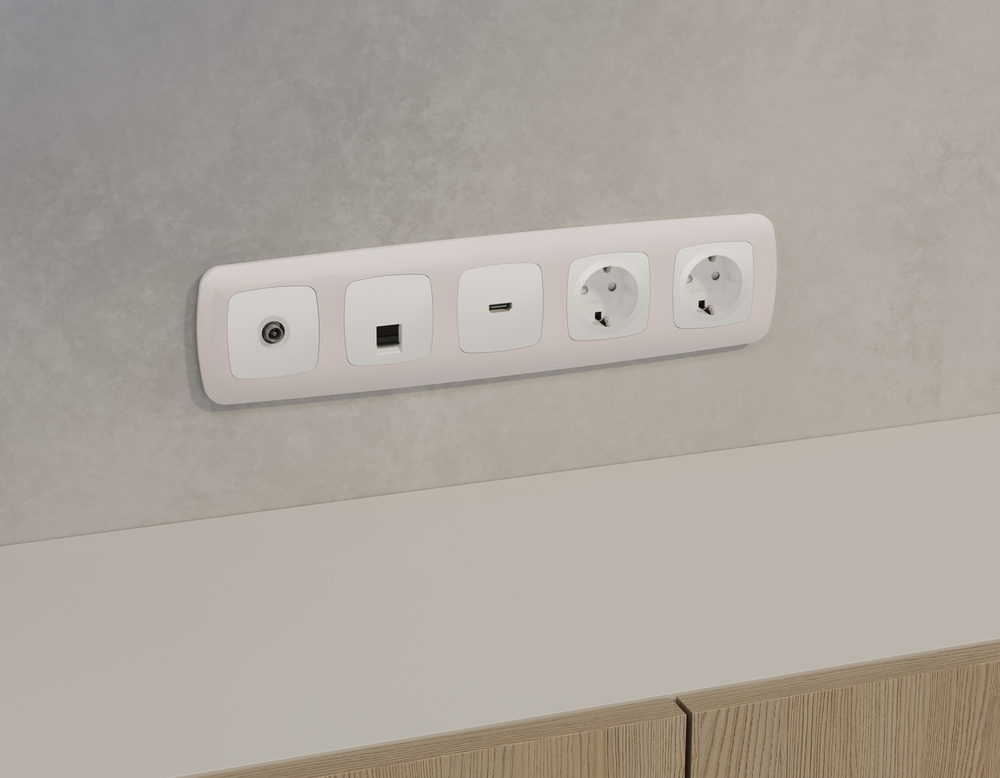MO132005 Комплект механизма компьютерной розетки RJ-45 экранированной с автоматической защитной шторкой OMEGA Белый матовый QUANT (OP1320, VM185)