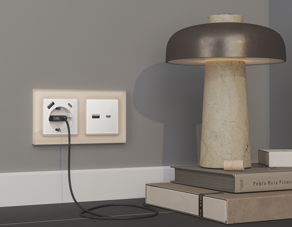 MA110010 Комплект механизма электрической розетки ALFA Белый глянец 2USB A+C 20W (быстрая зарядка) с/з QUANT (AP1100, VM160)