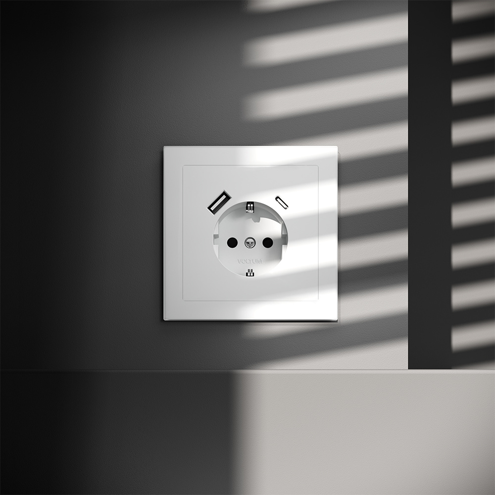 Накладка для розетки с заземлением и защитными шторками, с USB A+C, S70 (белый матовый)