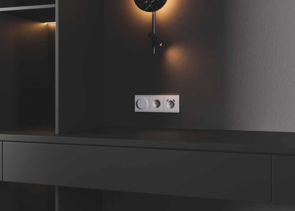 Накладка для розетки с заземлением и защитными шторками, с USB A+A, S70 (серый)