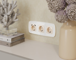 MO309010 Комплект механизма электрической розетки OMEGA Бежевый глянец 2USB A+A 18W (быстрая зарядка) с/з QUANT (OP3090, VM155)
