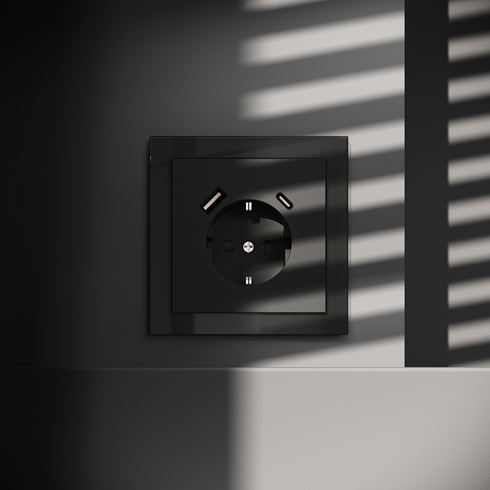 Накладка для розетки с заземлением и защитными шторками, с USB A+C, S70 (черный матовый)