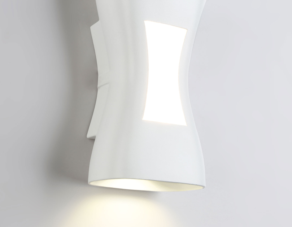 ST4527 WH белый LED 4200K/3000K 6W IP54 150*80*55