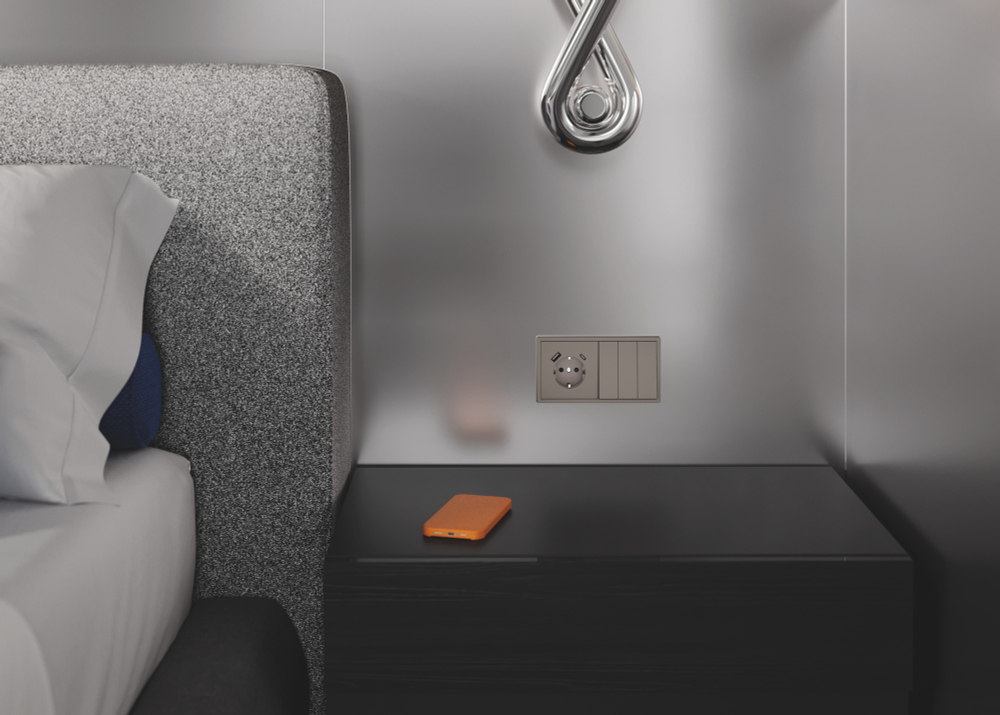 Накладка для розетки с заземлением и защитными шторками, с USB A+C, S70 (капучино)