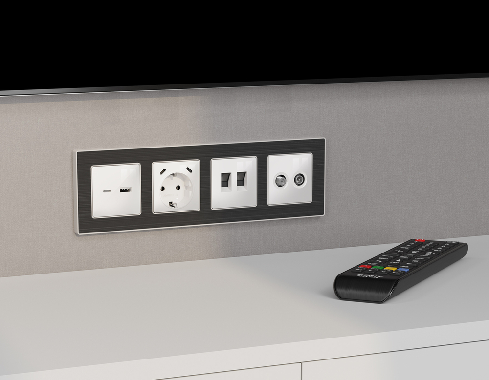 MA113310 Комплект механизма розетки TV оконечной + SAT 5-862MHz 3.5dB/950-2150MHz 3.5dB ALFA Белый глянец QUANT (AP1133, VM217)